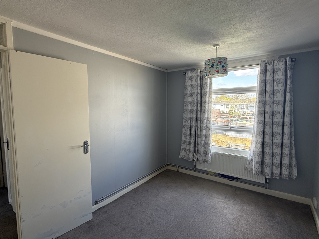 Lot: 30 - HOUSE IN NEED OF IMPROVEMENT - Bedroom 2 of House in Need of Improvement